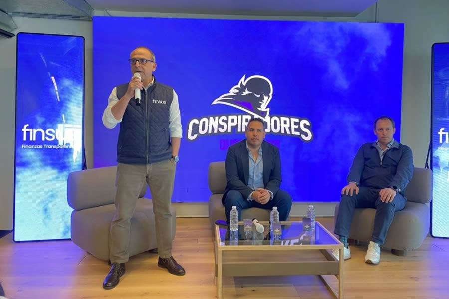 Finsus lanza tarjeta de débito en alianza con Conspiradores de Querétaro