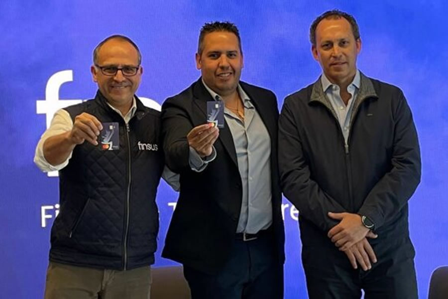 Conspiradores lanza tarjeta de la mano de Finsus